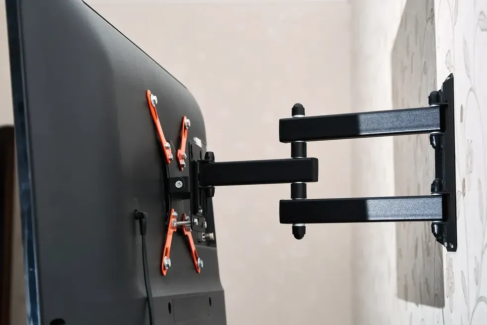 Professional TV mounting service in Sacramento by Paradise Home Tech